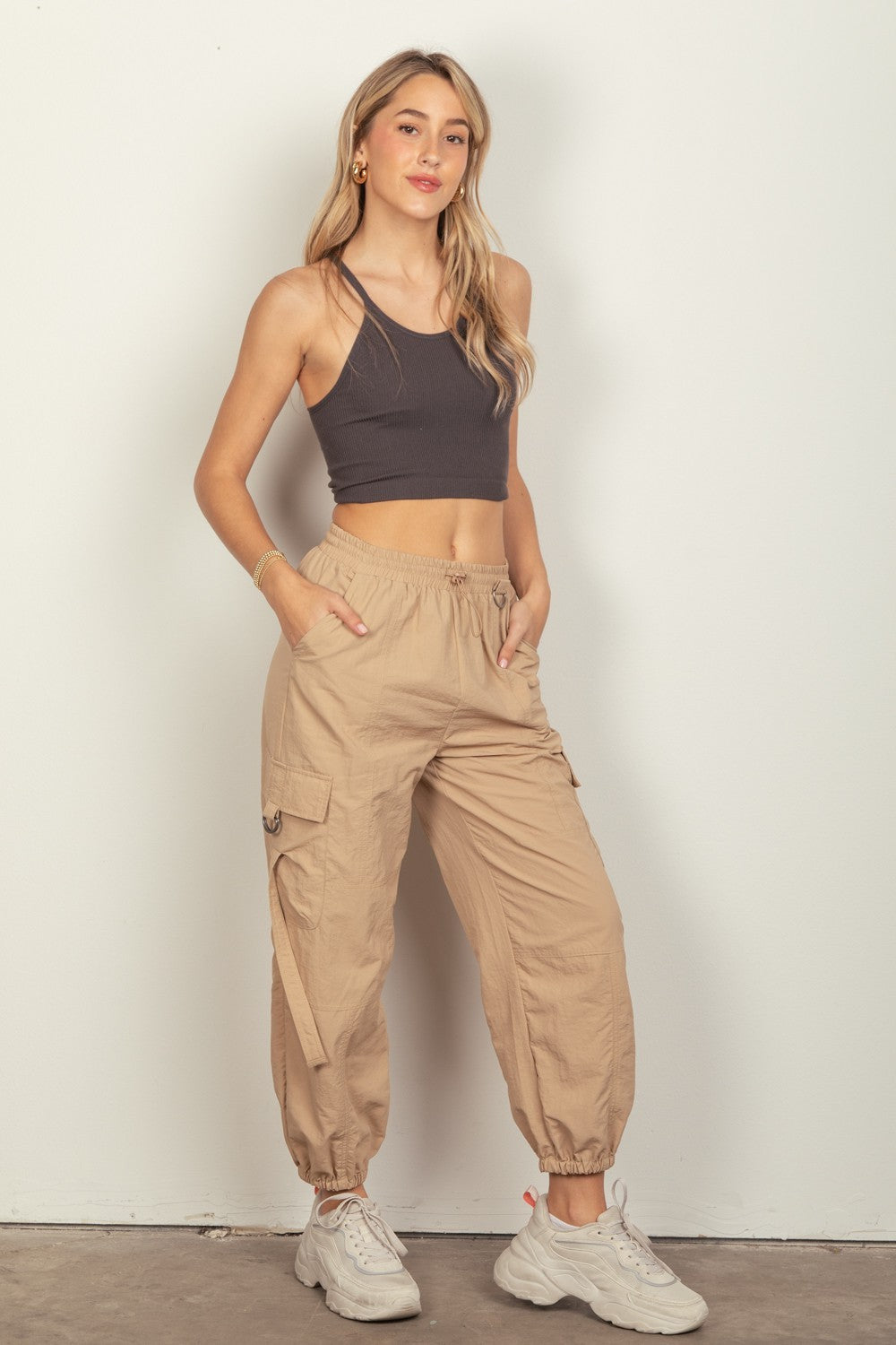 VERY J Elastic Waist Woven Women's Cargo Pants (Tan)